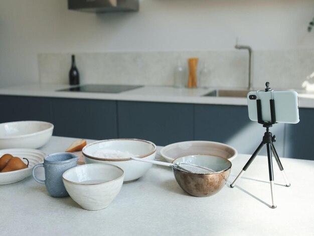 Рабочая поверхность с посудой